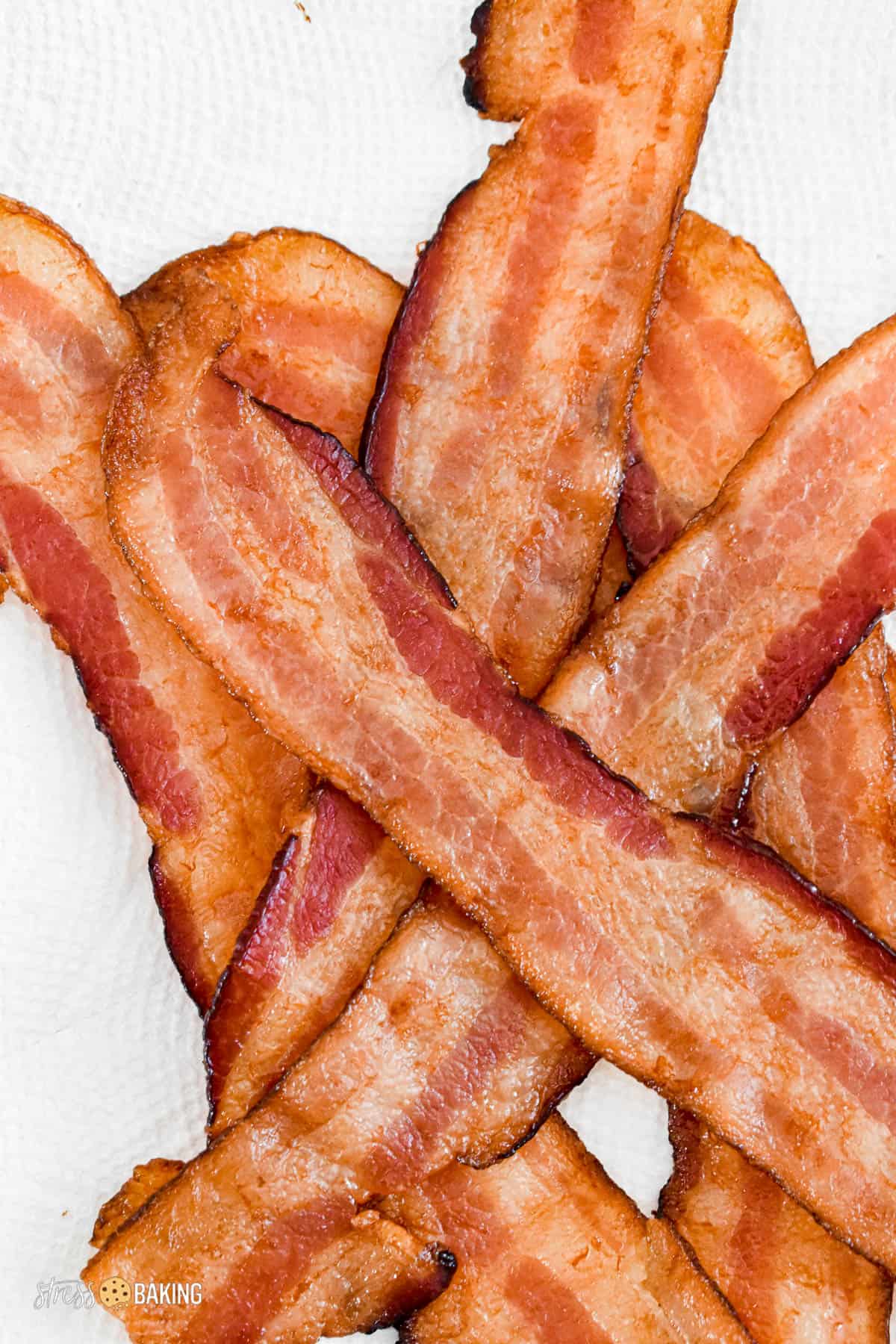 Strips of crispy bacon with gluten-free status indicator